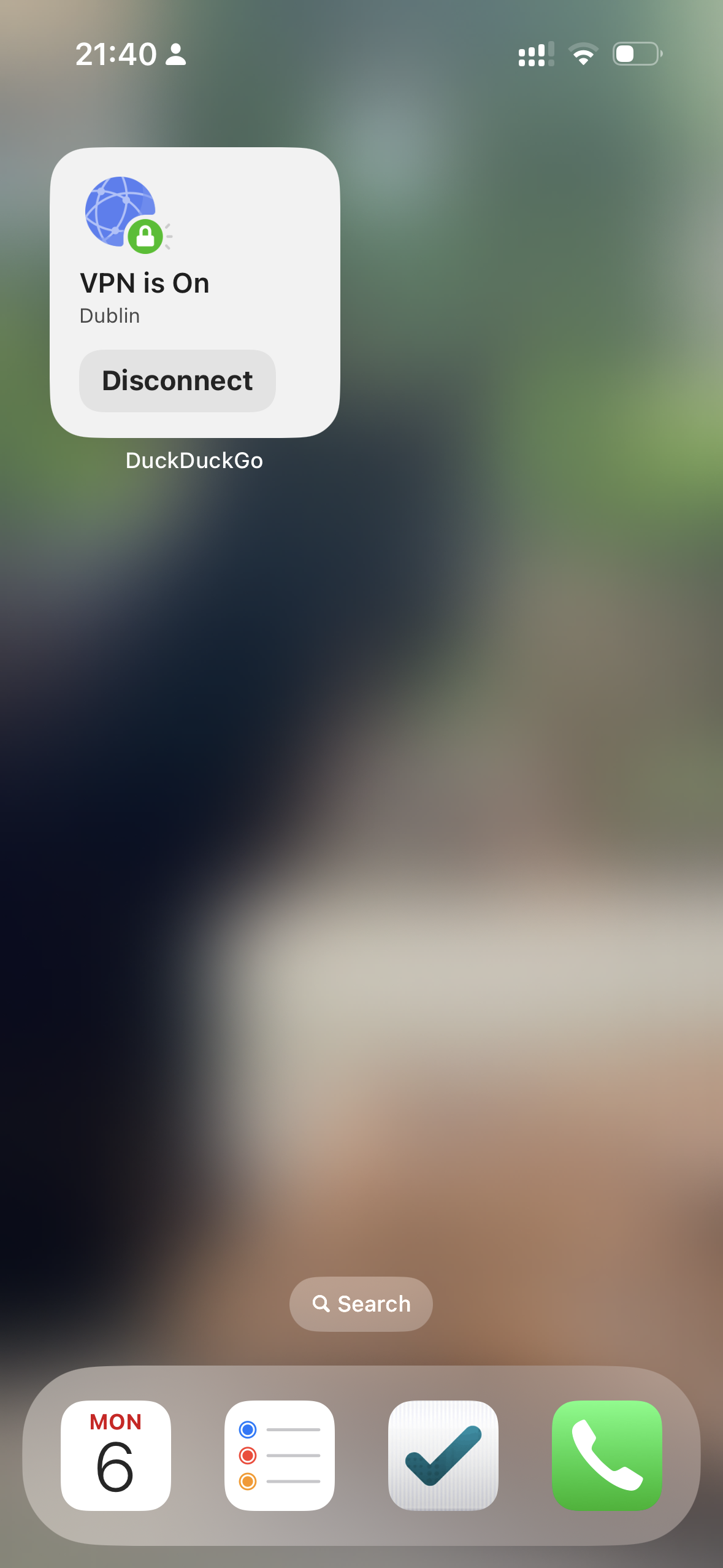 DuckDuckGo VPN Widget on iPhone